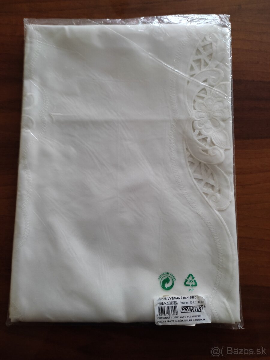 Vyšívaný obrus - 4