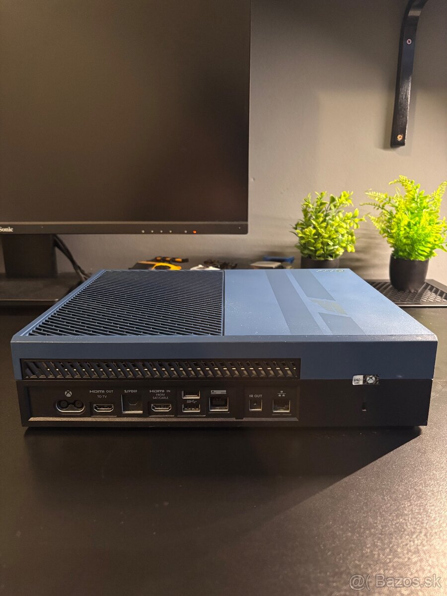 Xbox One 1TB Forza Motorsport Limited Edition - 4