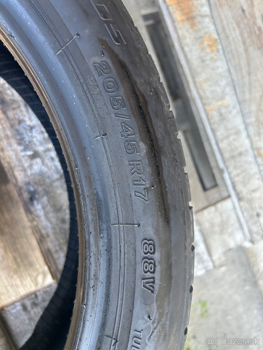 Bridgestone 205/45/17”-88V - 4