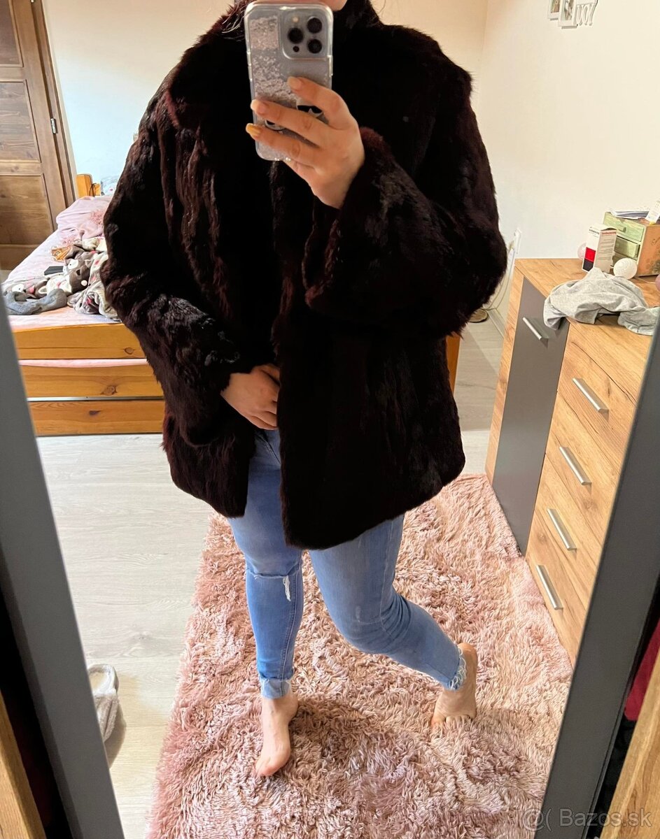 pravy kozusinovy kabat-kozuch v burgundy farbe - 4