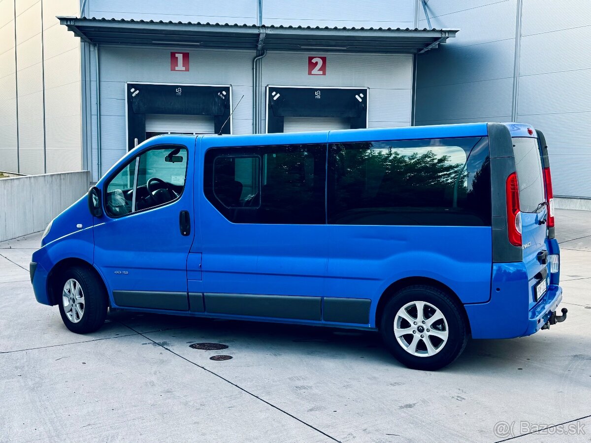 RENAULT TRAFFIC BUS LONG - 4