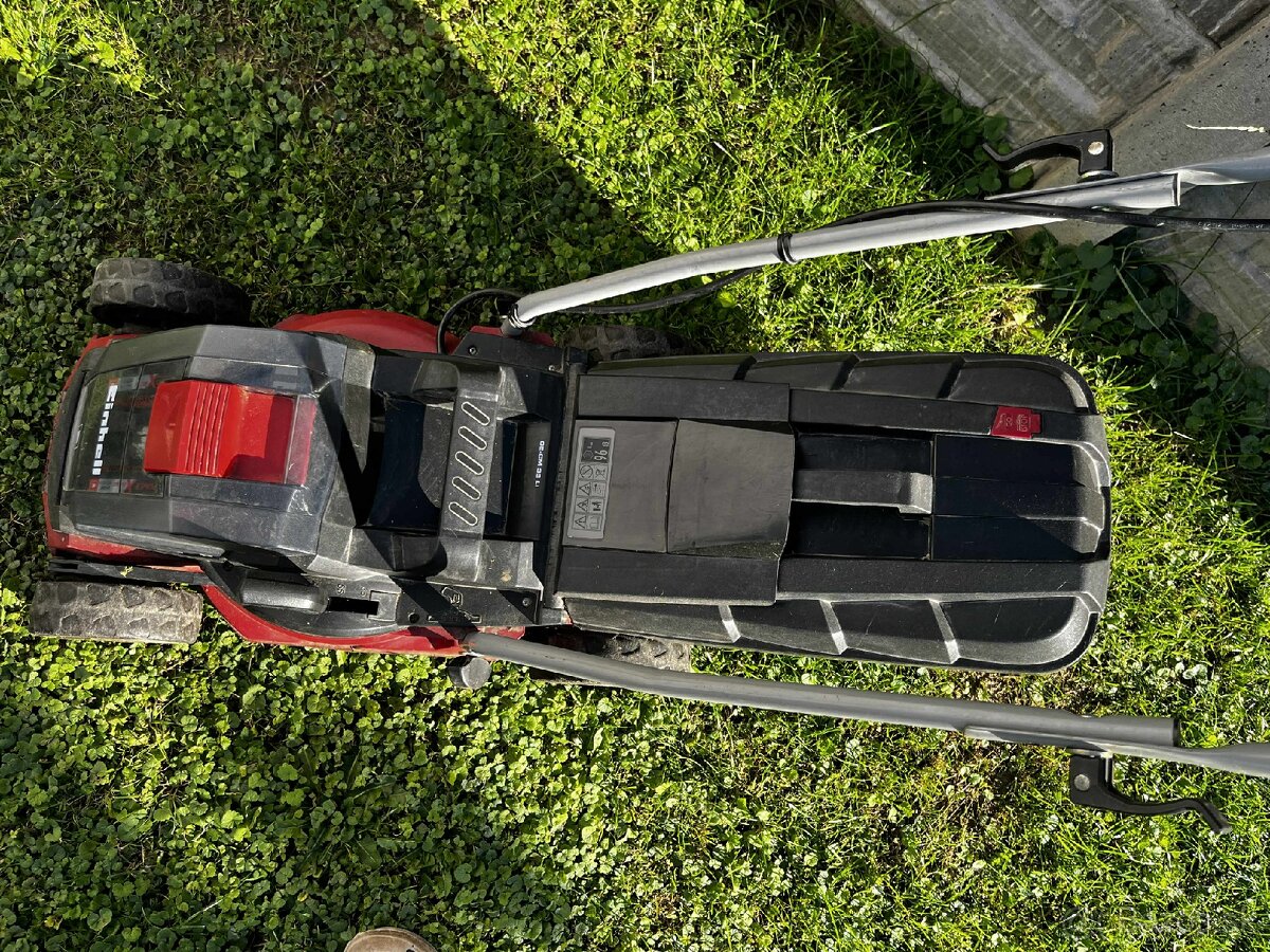 Kosačka Einhell plus baterie a nabíjačky - 4