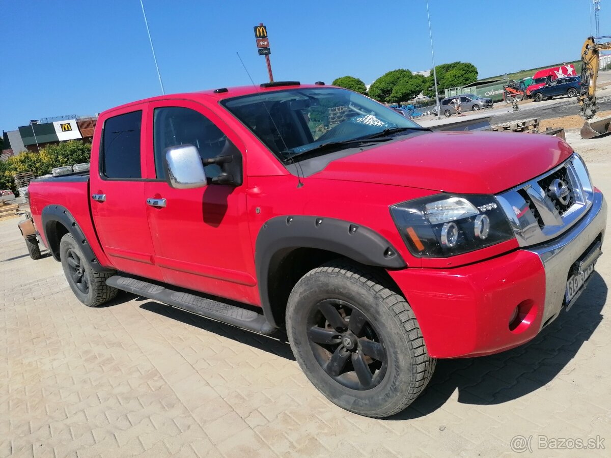 NISSAN TITAN V8 - 4