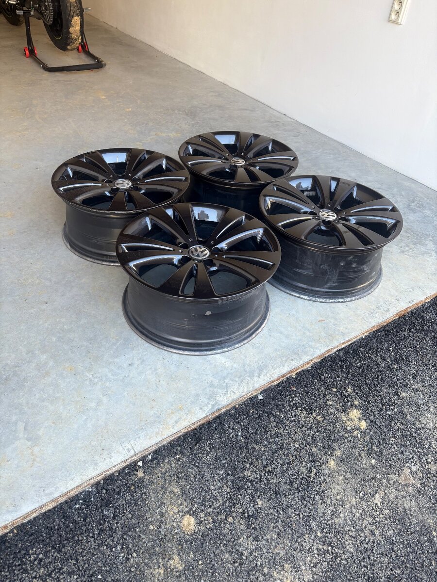 ZRENOVOVANE orig VW R18 - 4