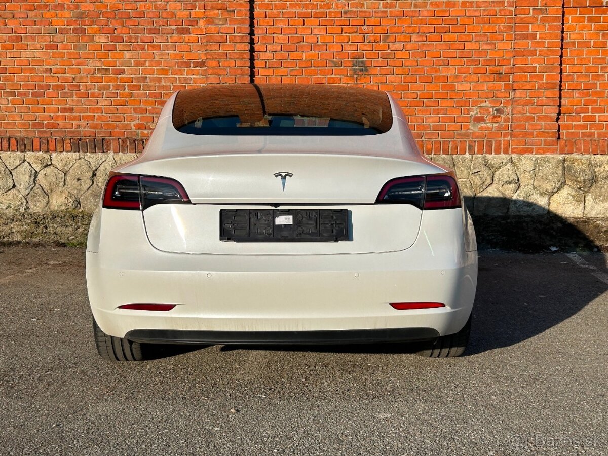Tesla model 3 výkon 239 kW batéria 60kW - 4