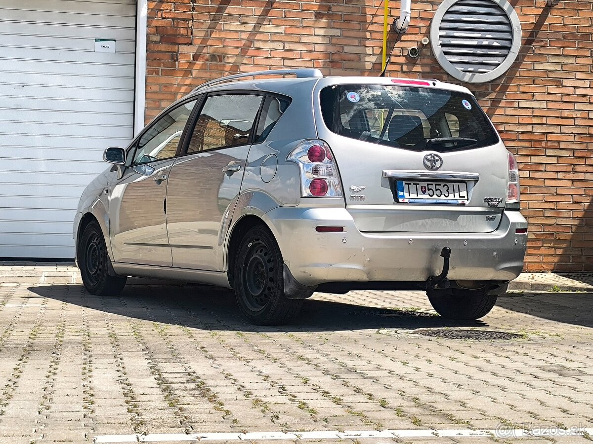 Toyota Corolla Verso 2.2 D-4D - 4