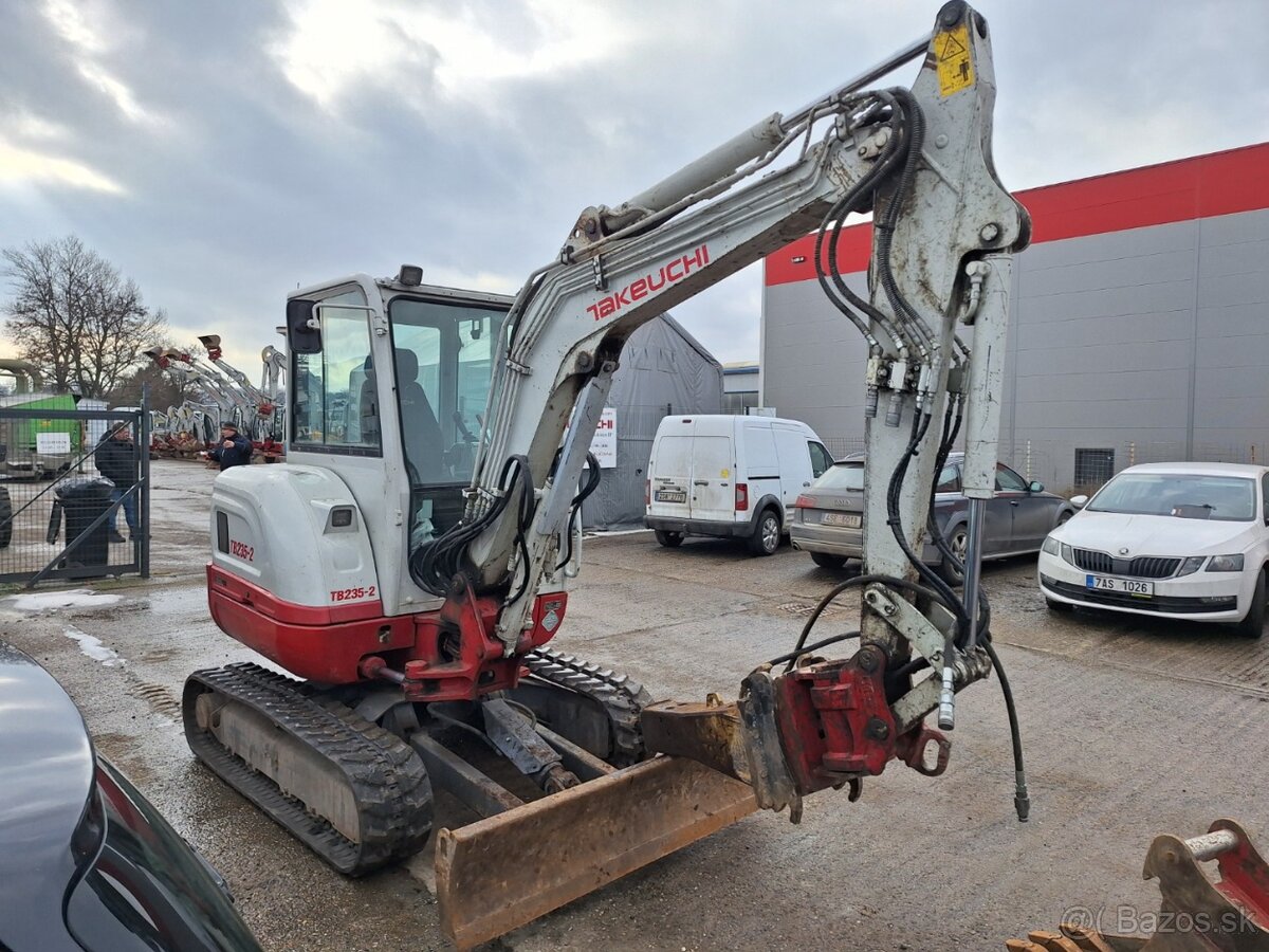 TAKEUCHI TB 235-2 - 4