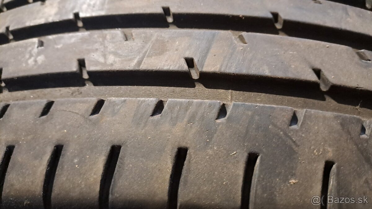Predám 4ks slušné letné 225/55r19-99V Toyo - 4