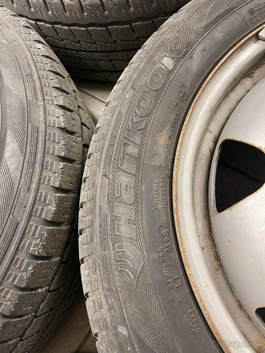 Zimná sada kolies 215/60/17 + VW krytky - 4