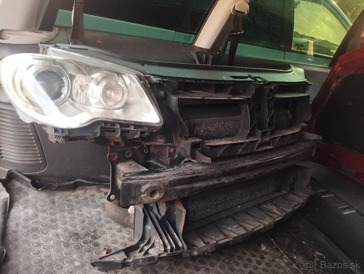 Predám predný nárazník na Touran - 4