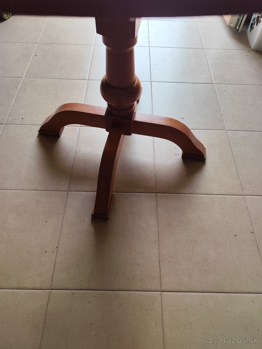 Okrúhly jedálenský stôl - 4