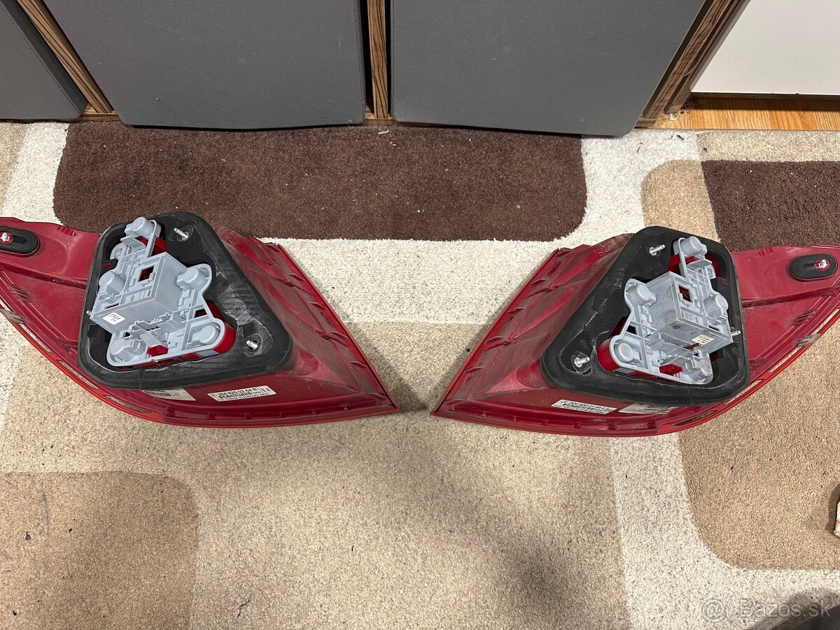 Mercedes w204 originál zadné svetla - 4