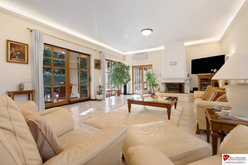 Predaj luxusná 5 izbová Vila,440 m2,pozemok 1061m2,garáž,baz - 4