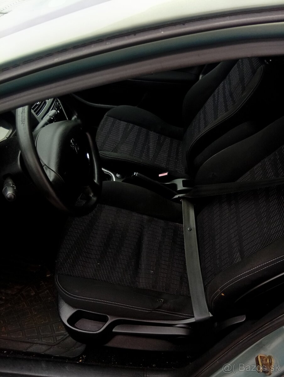 Peugeot 307SW 1.6hdi 7miestme - 4