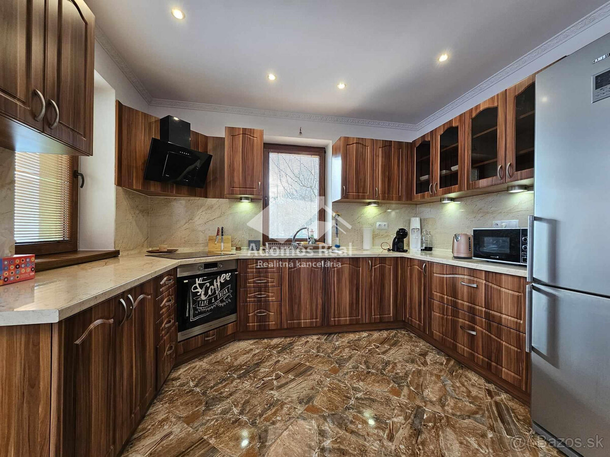 4-IZBOVÝ ROD. DOM KOŠICE - PEREŠ / PRENÁJOM - 4