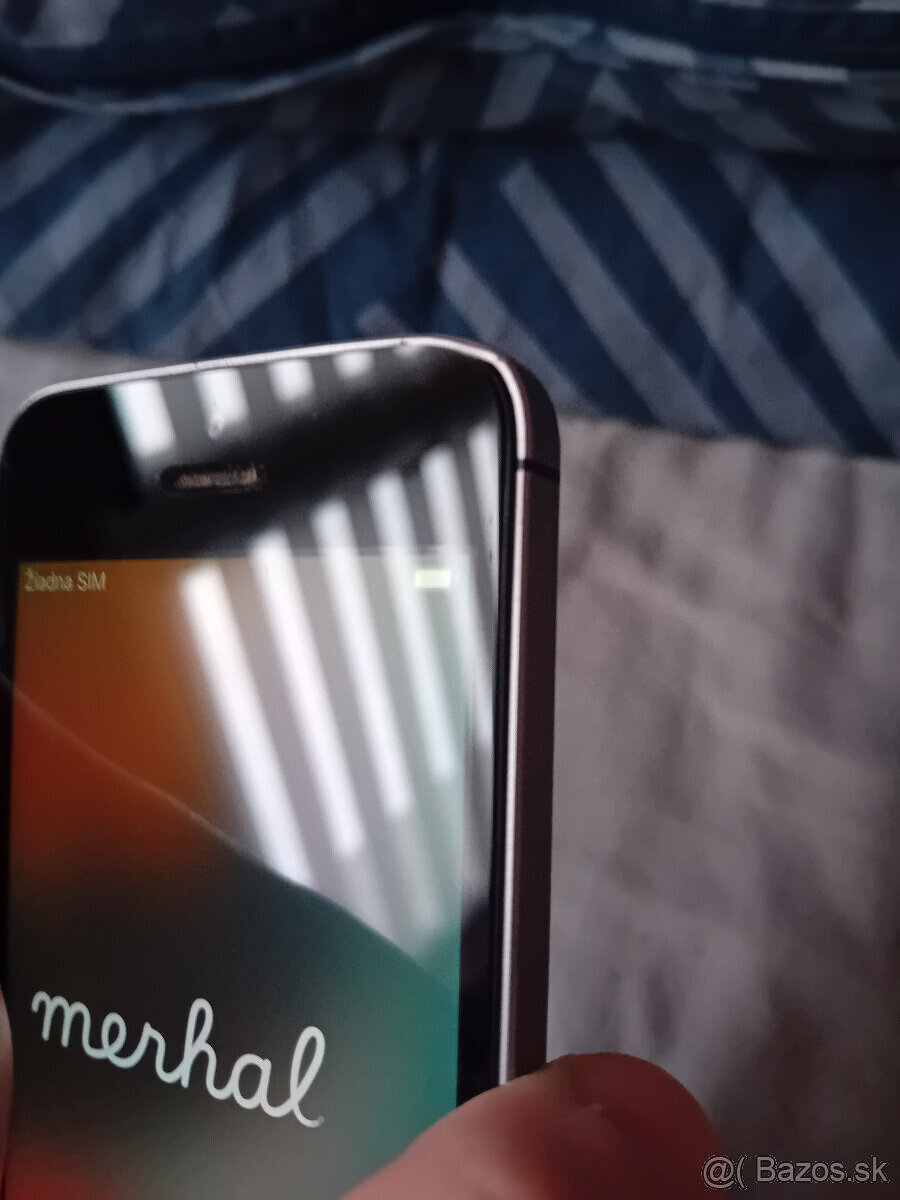 Apple SE (2016) 32GB - 4