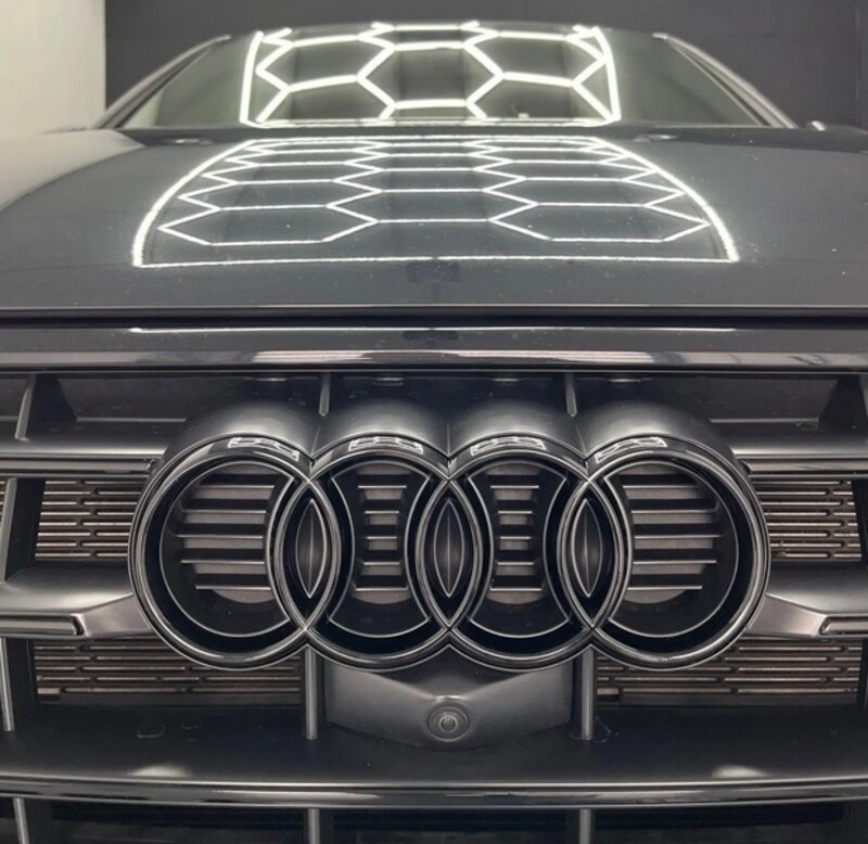 AUDI Čierne lesklé znaky - 4