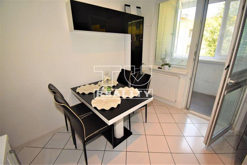 NA PREDAJ 4-IZBOVÝ BYT - 78 m2, S BALKÓNOM,... - 4