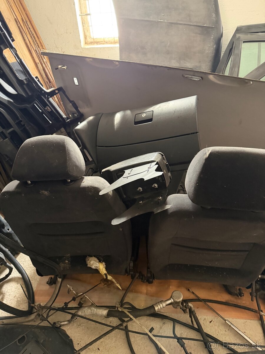 Rozpredám VW Golf 4 diely - 4