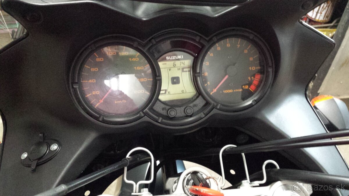 Suzuki v strom 650 - 4