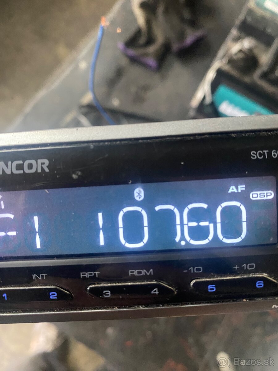 Predám 2ks autorádia sencor a JVC - 4