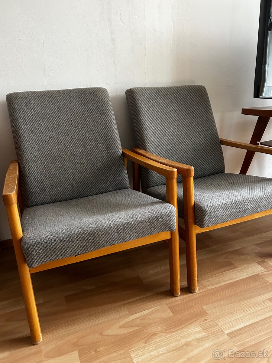 Skriňa, TV stolík, perinák, kreslá, sekretáre - 4