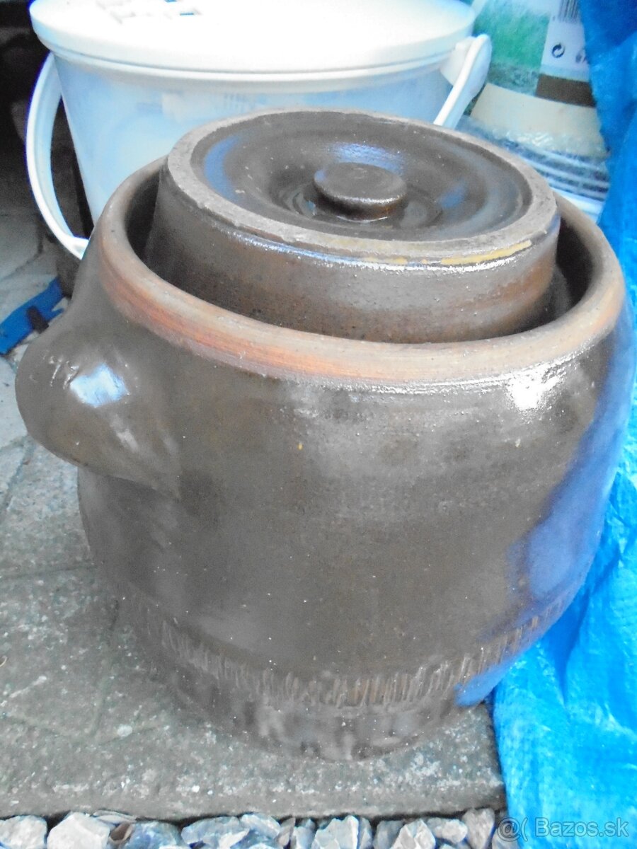 Predám rádio, súdok, kufríky - 4