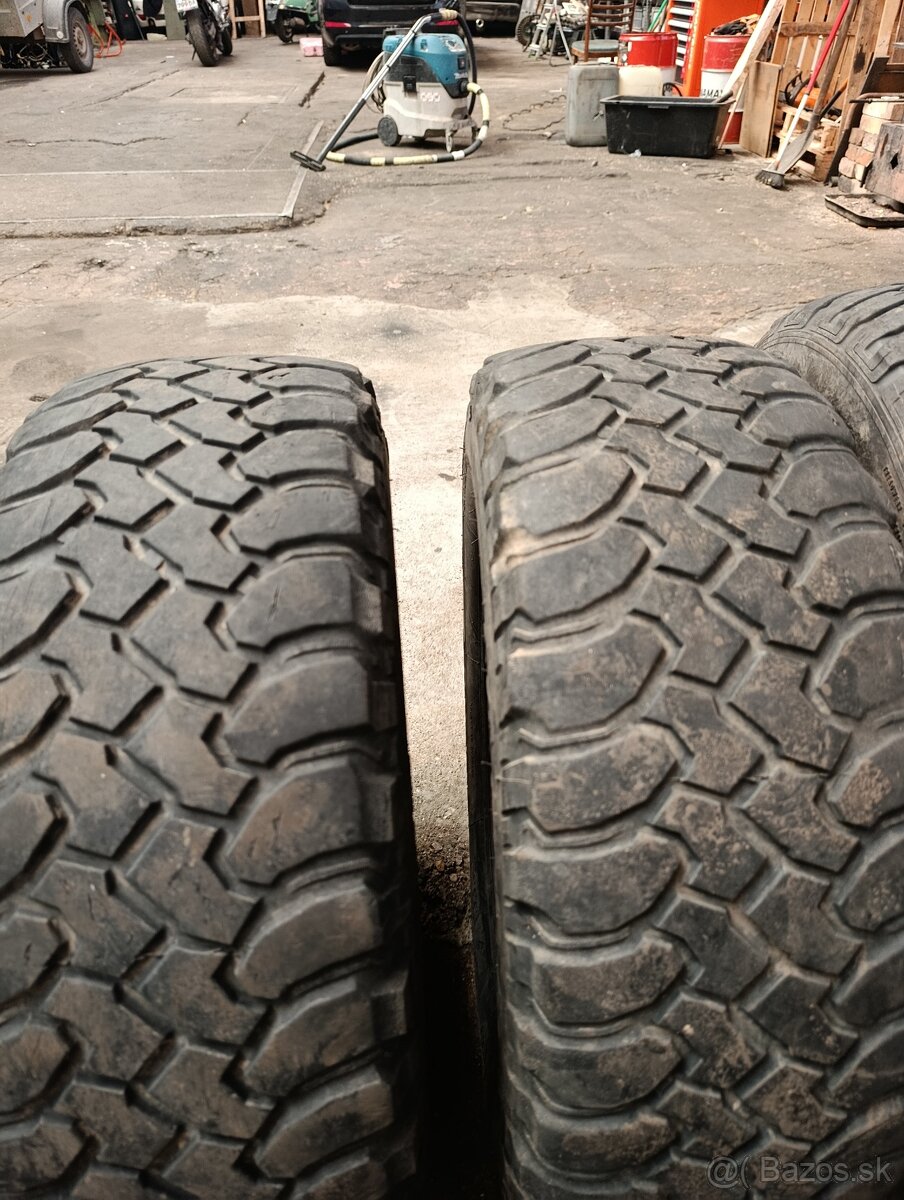 Terénne 235/70r16 - 4