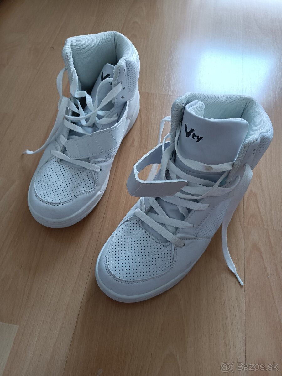 Čierne lodičky a vysolé tenisky č.41. - 4