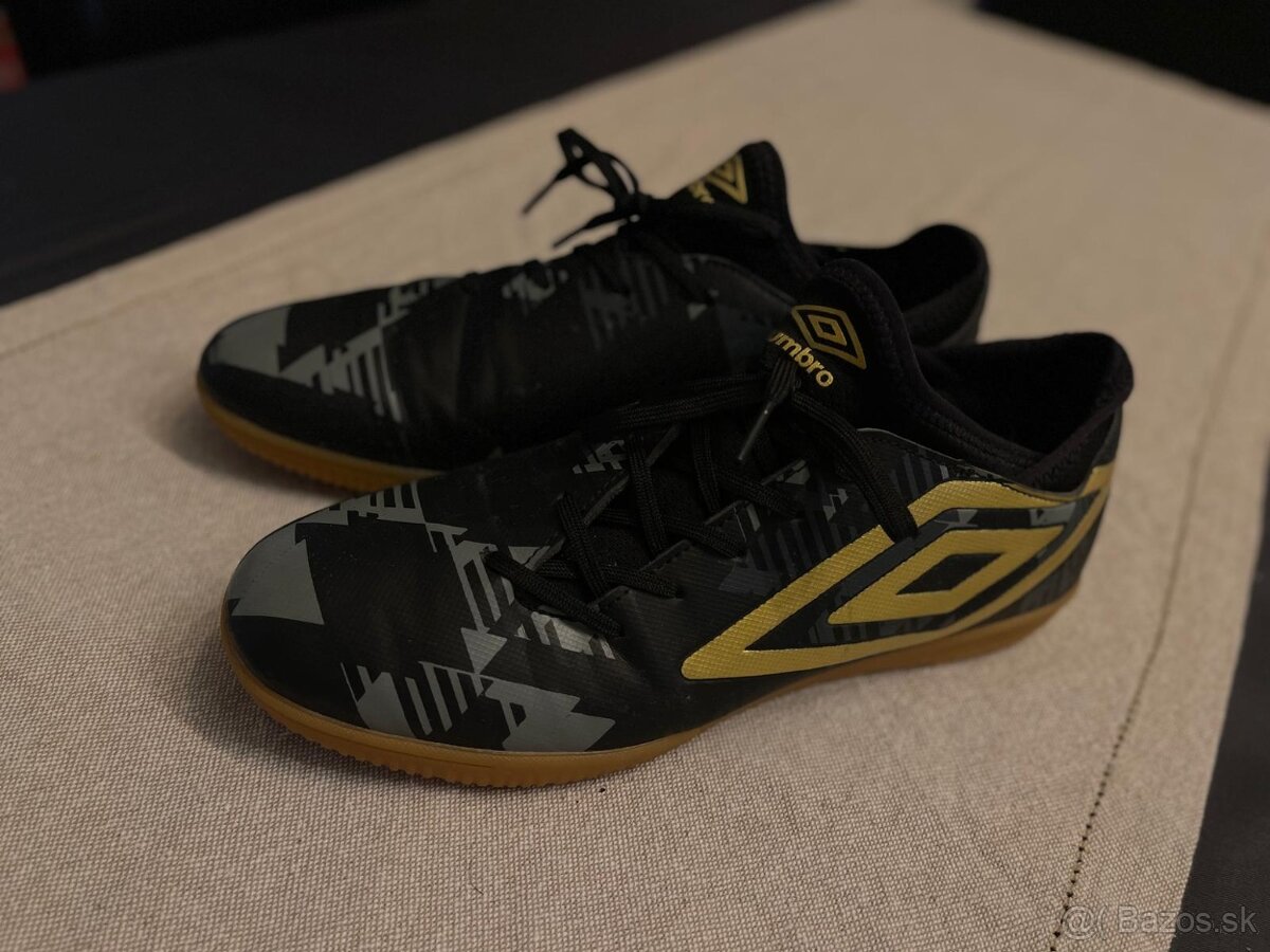Umbro panska halova obuv 42,5 - 4