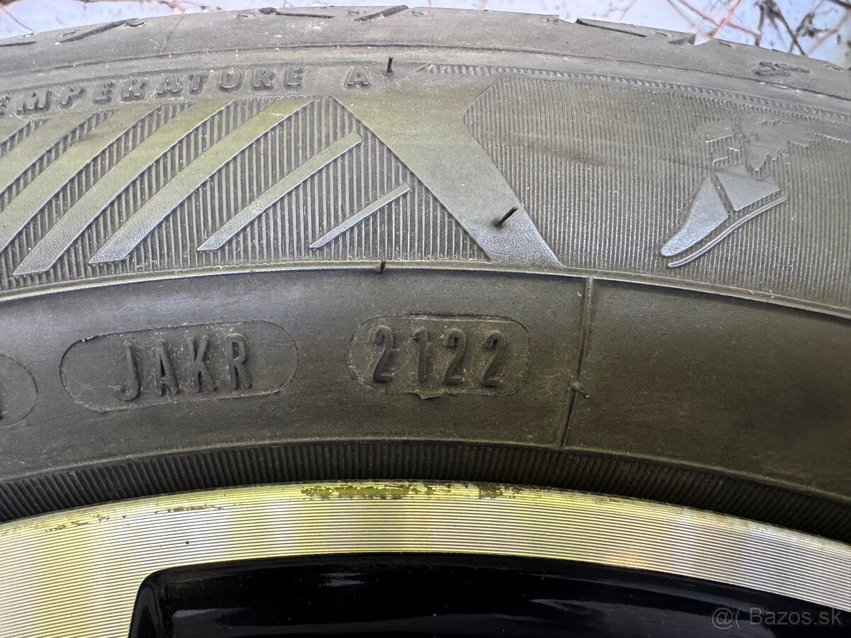 Predám štyri pneumatiky s diskami 205/55R17. - 4