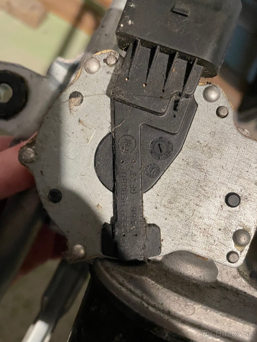 Predám pantograf spolu so stieračmi VW Golf 4 - 4