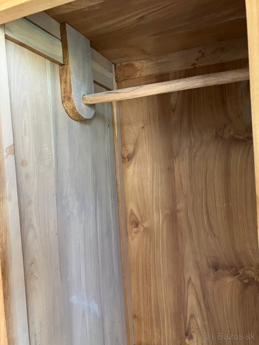 Skriňa z masívu - 4