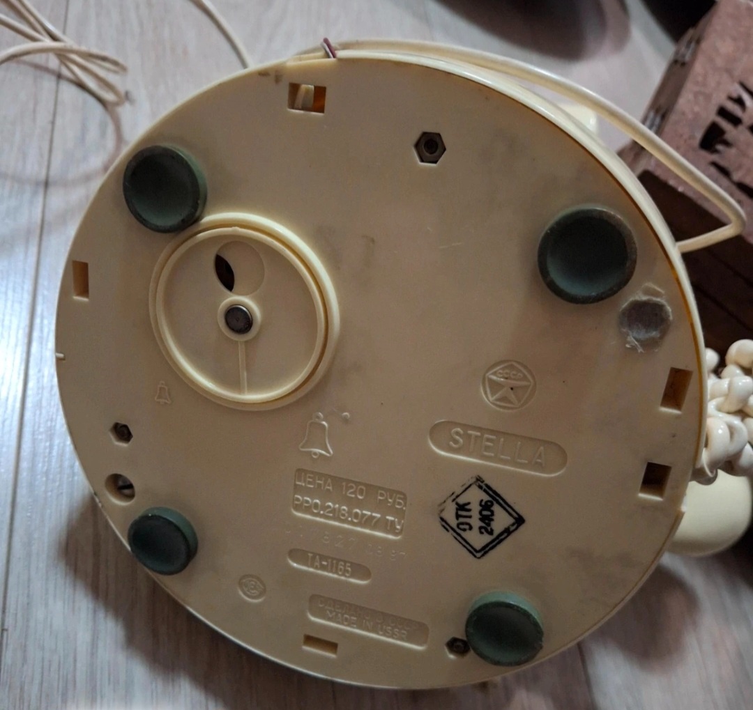 Rusky statozitny telefon - 4