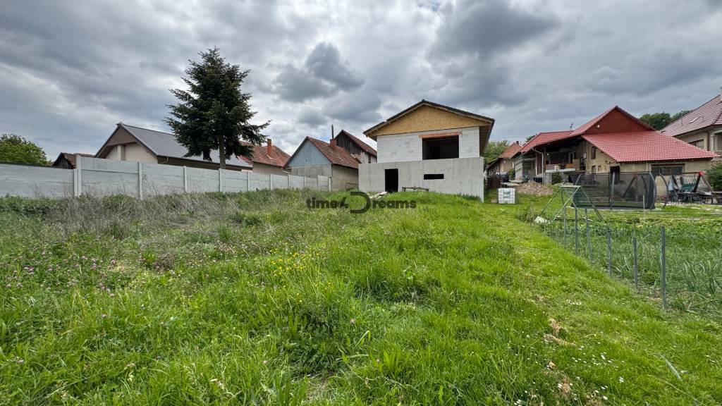 NA PREDAJ 4 izbový dom v obci Ladice - 4