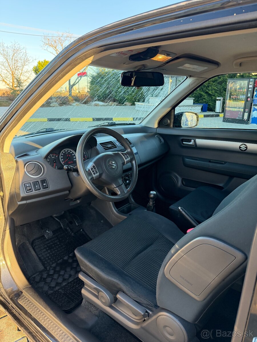 Suzuki Swift 1.5 VVT - 4