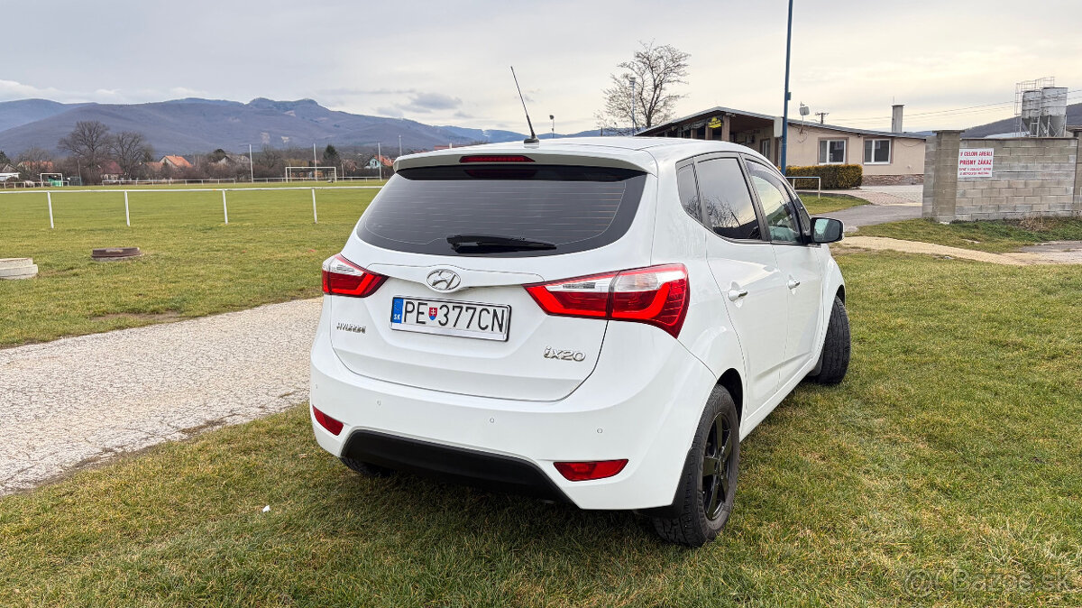 Hyundai IX20 1.6i - 4