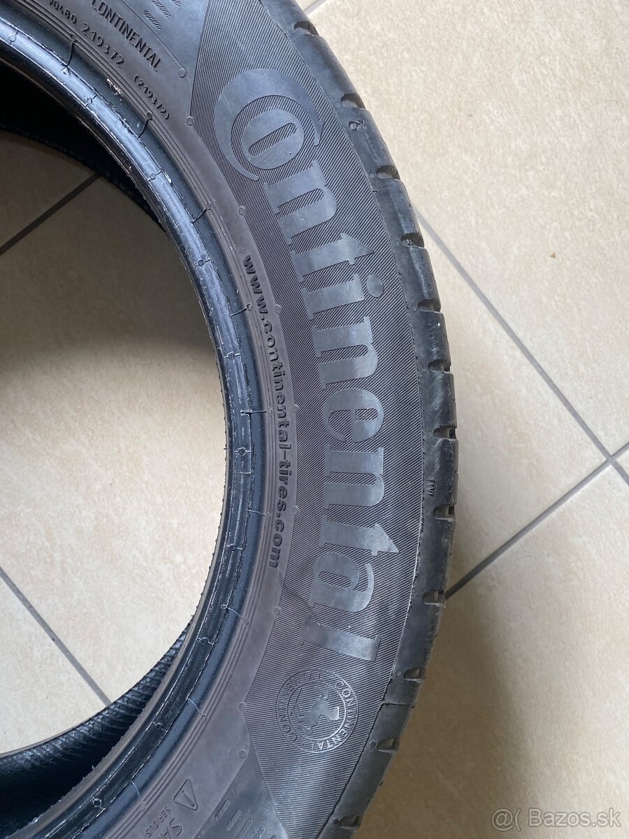 Predám letné Pneu 215 55 R17 - 4