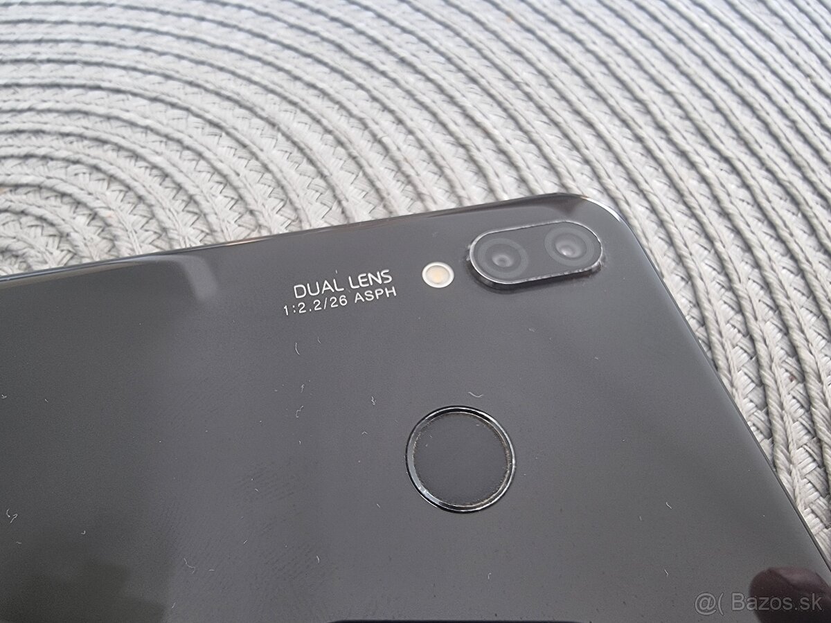 Krásny ako nový Huawei P20 Lite - 4