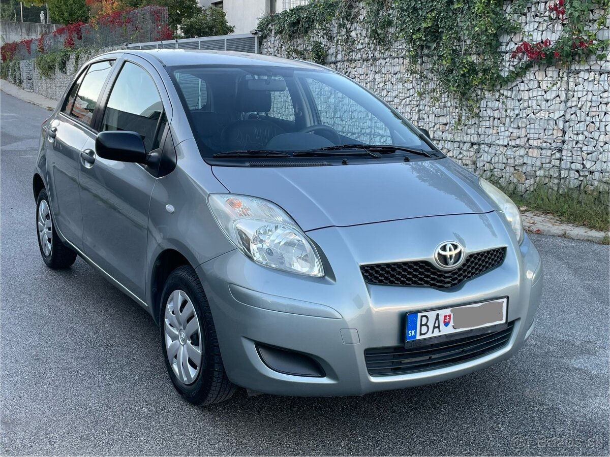 Toyota Yaris 1.0 VVTi, model 2010, 1. majiteľ, iba 82 000 km - 4