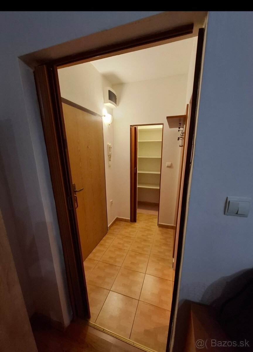 1 izbovy byt na prenajom KVP. Dam do prenajmu 1 izbovy byt - 4