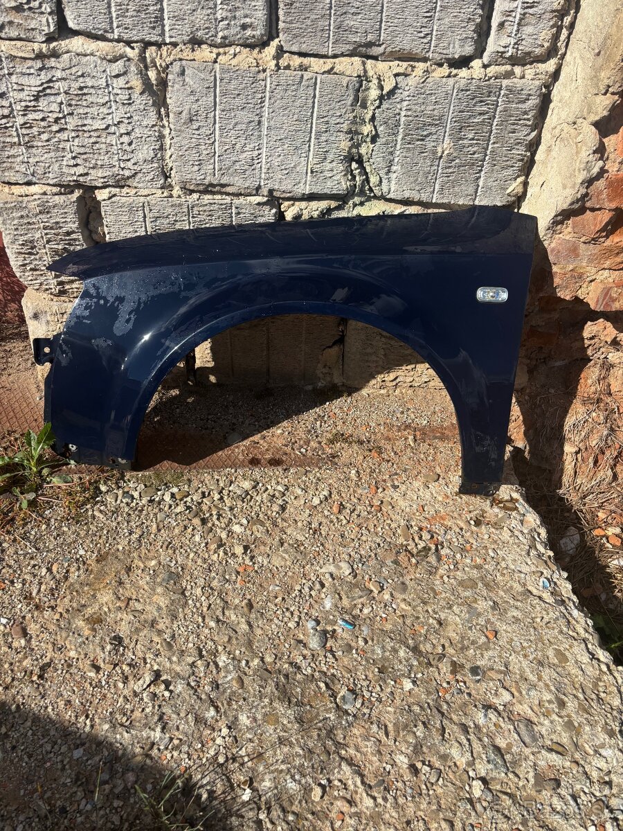 Audi A4 B6 ľavý predný blatník - 4