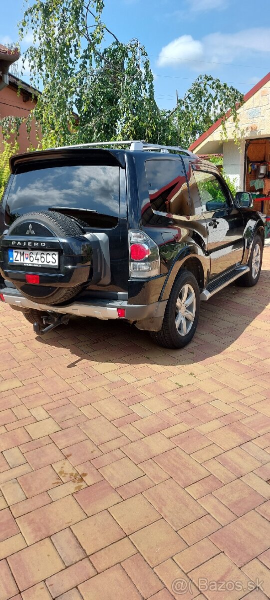 Mitsubishi Pajero - 4