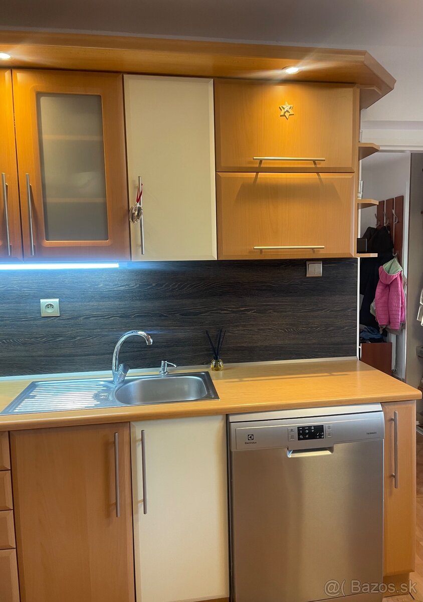 Kuchynská linka - 4