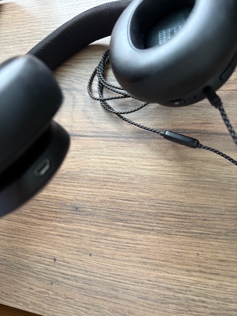 Predám bluetooth slúchadlá JBL - 4
