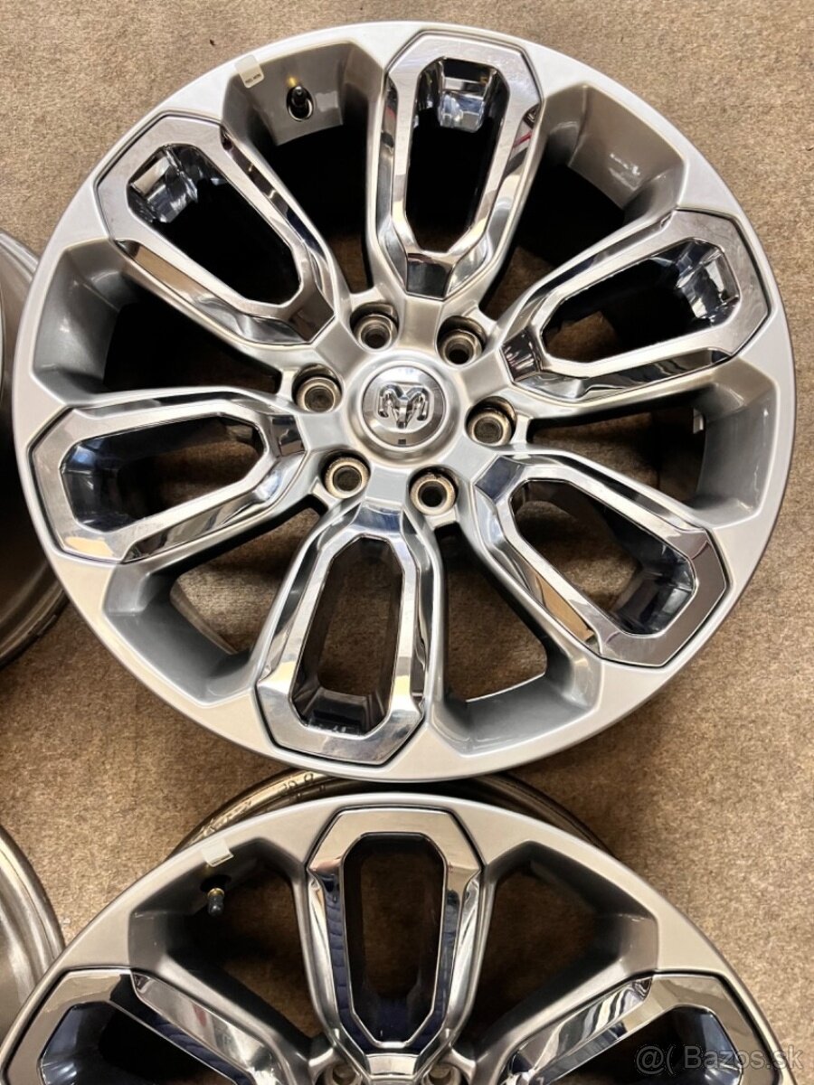 6x129.7 R20 Dodge RAM 1500 5Gen. 2022 Originál Alu - TOP