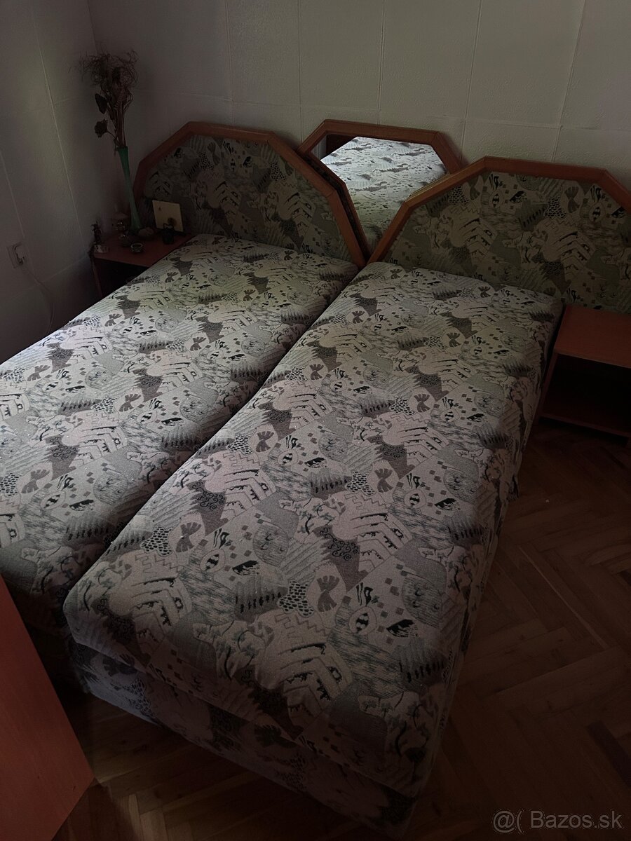 Gauč, postel a skriňa - 4