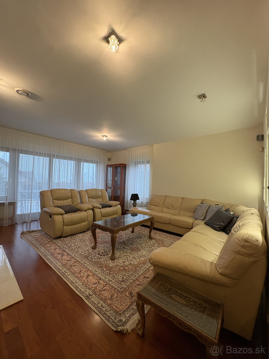 Nadštandardný 7-izbový rodinný dom s bazénom a saunou, Rača - 4