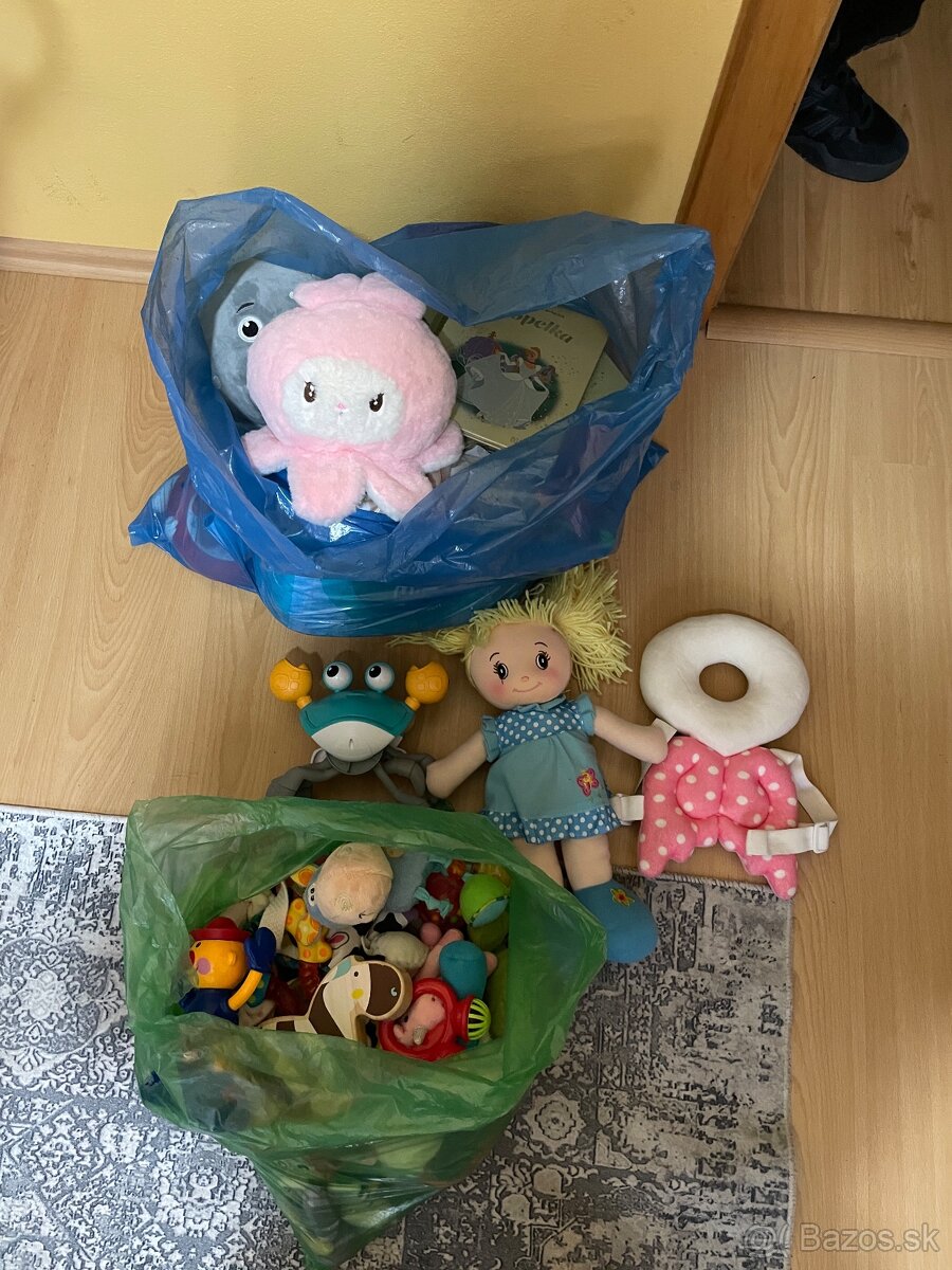 Predam cca 50ks hraciek celkova cena cca 100€ predame za 20€ - 4