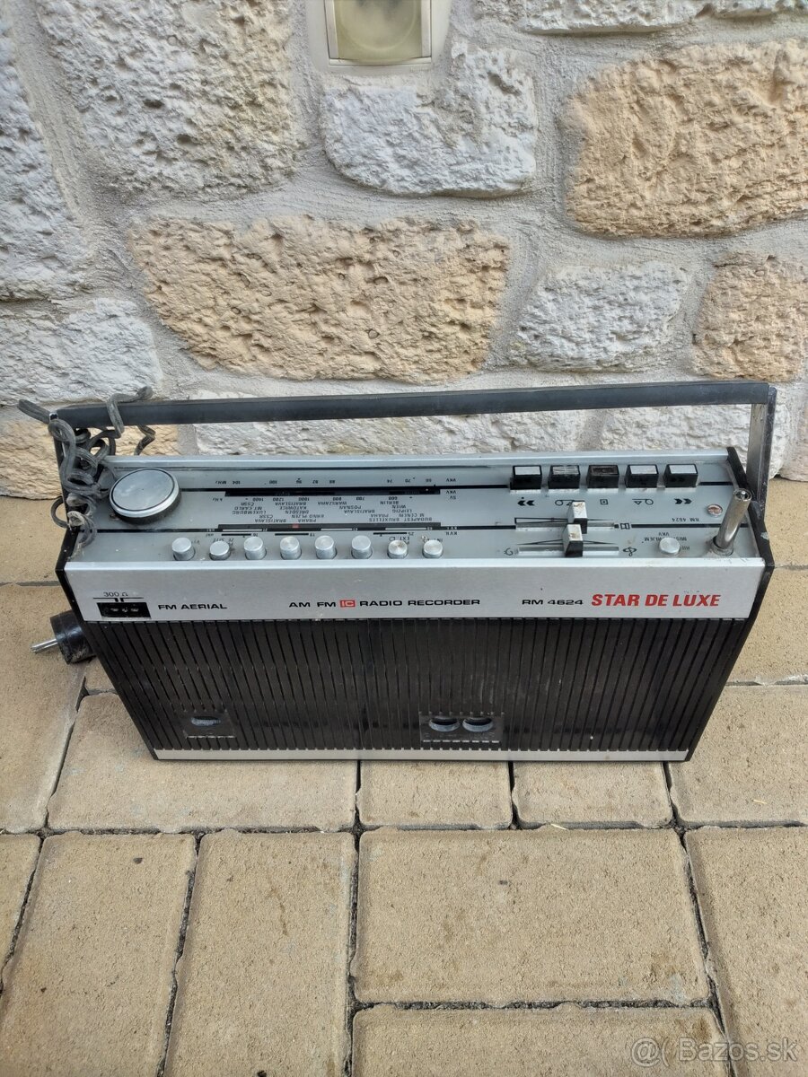 Staré radio na kazety. - 4